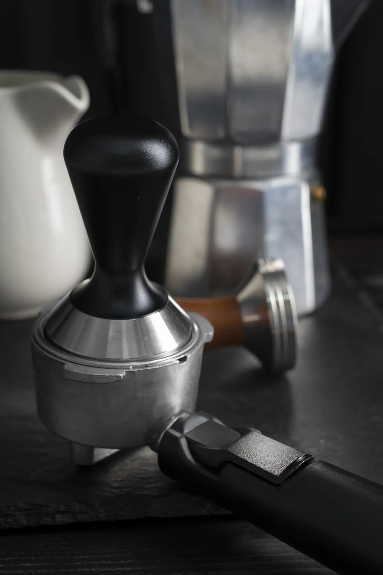 In einer Kaffeemaschine während des Kaffeezubereitungsprozesses verwendetes Werkzeug.